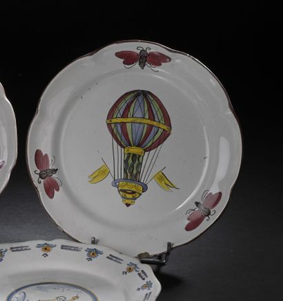 In the LES ISLETTES style
Polychrome earthenware...
