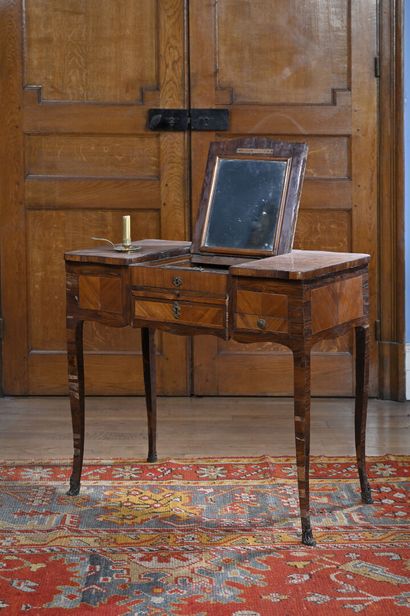 Rosewood and violetwood veneered dressing...