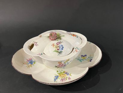 CHANTILLY, 18th century
Covered oval sugar...