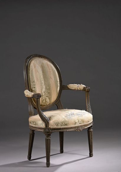 Molded, carved and green relacquered wooden...