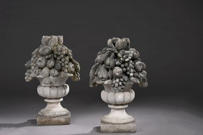 Pair of fruit baskets
In reconstituted stone,...
