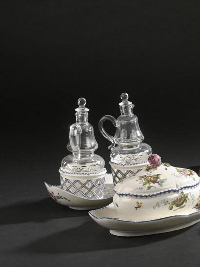 MENNECY, 18th century
Oval soft-paste porcelain...