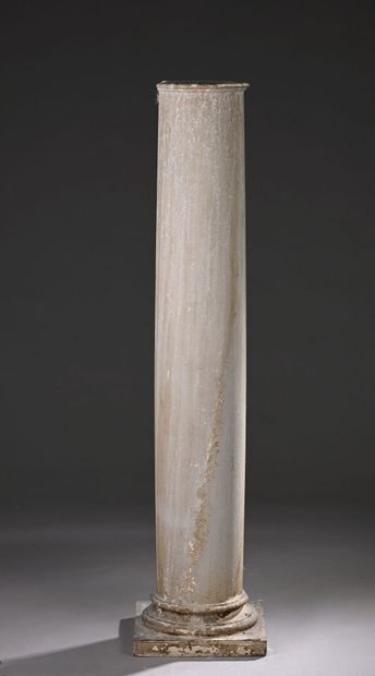 Patinated plaster column with square base
Damage...