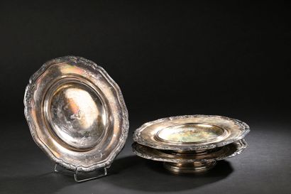 Three circular cake dishes in Minerva silver,...
