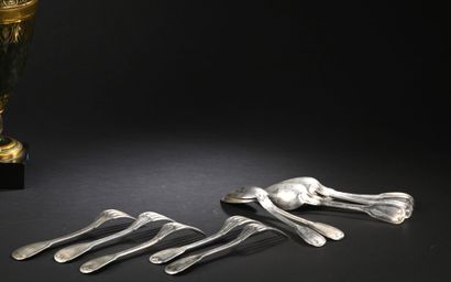 Set of five cutlery pieces and two spoons...