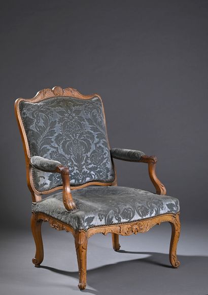 Large Regency-period molded and carved beech...