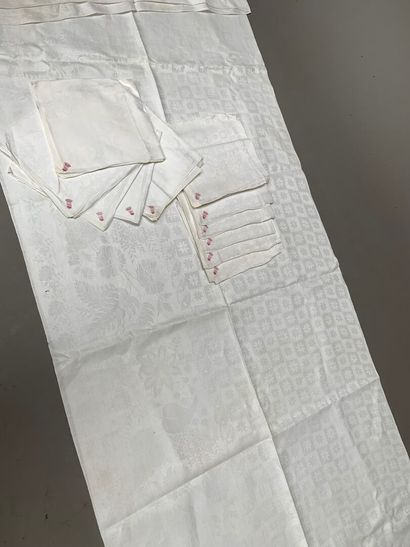 Linen damask dinner service, tablecloth and...