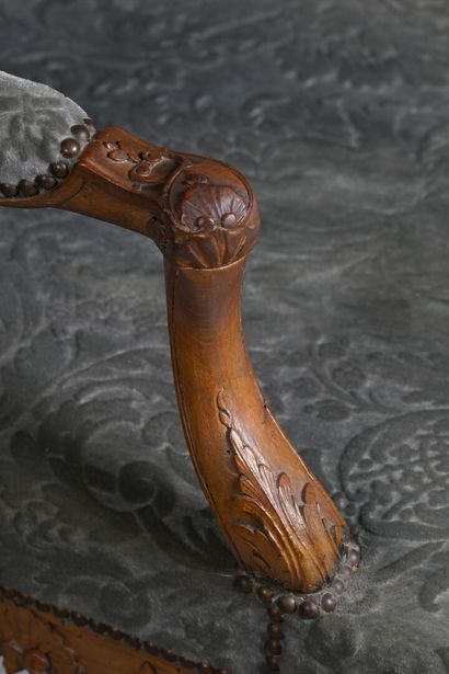 Large Regency-period molded and carved beech...