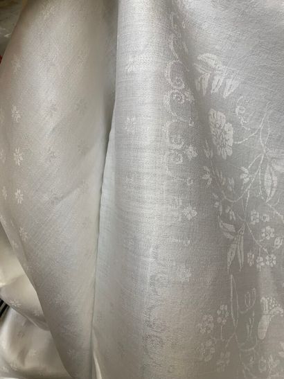 Linen damask tablecloth, late 18th-early...