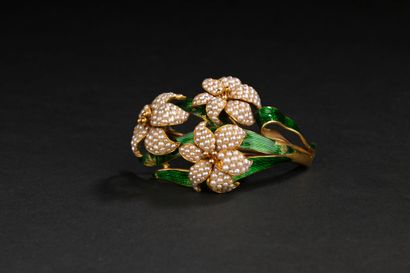 Enameled gold and pearl brooch with flower...