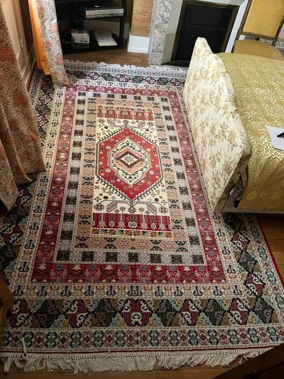 Persian RUG.
273 x 178 cm.
As is.
By appointment...