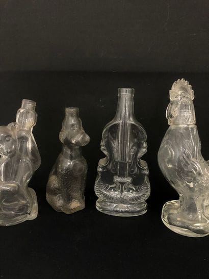 LOT de 4 carafes publicitaires sur le thème...