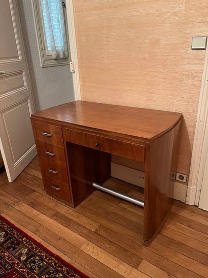 5-drawer pedestal desk.
Circa 60/70.
103...