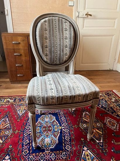CHAIR with round seat and tapered legs and...