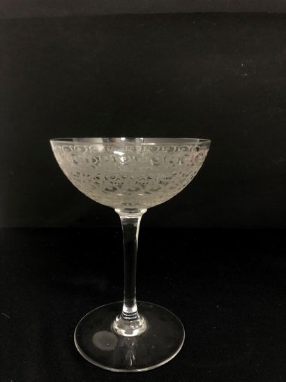 BACCARAT :
Crystal glassware set including:
-...