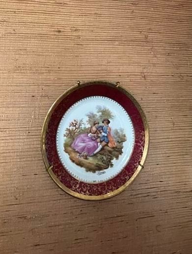 LIMOGES :
Porcelain plate decorated with...