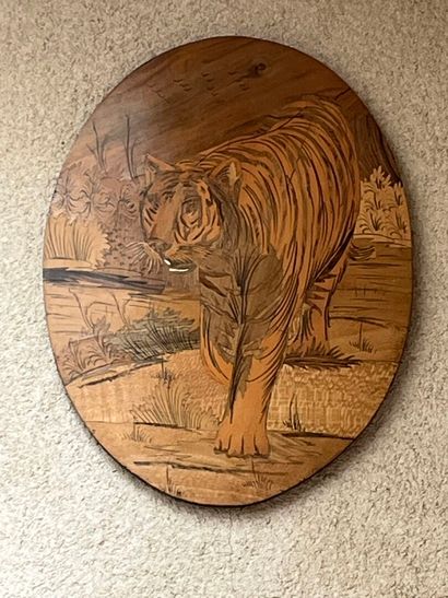 MODERN SCHOOL :
Tiger.
Marquetry on panel.
45...