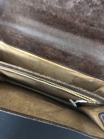 GUCCI : 
Brown leather clutch bag with flap,...