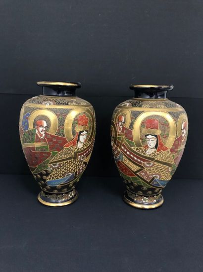 JAPON - MODERNE :
PAIRE DE VASES en porcelaine...