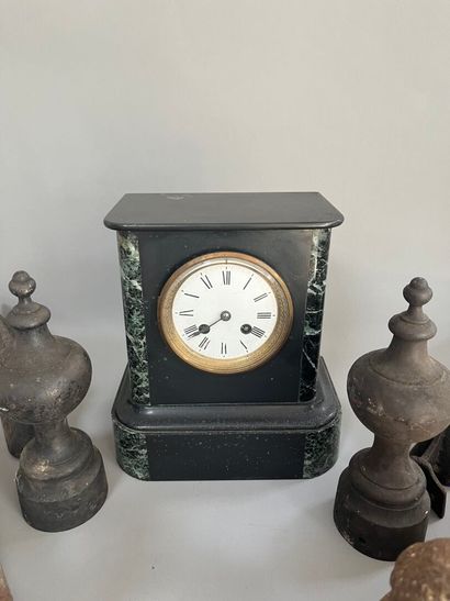 Marble marquetry PENDULE. 
19th century....