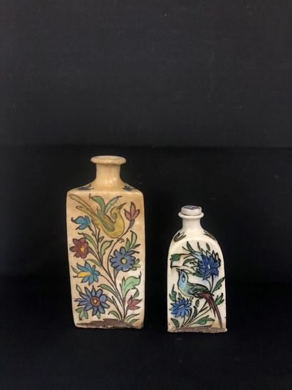 IRAN :
LOT de deux flacons en faïence de...