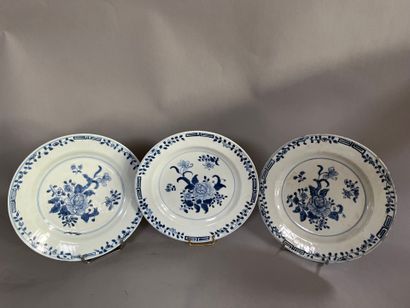 CHINE XIXe - Vers 1900 :
CINQ ASSIETTES en...