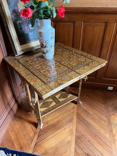 SYRIA :
Inlaid game table with mother-of-pearl...