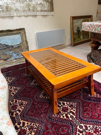 Low wooden TABLE.
120 x 60 x 40 cm.
As is.
By...