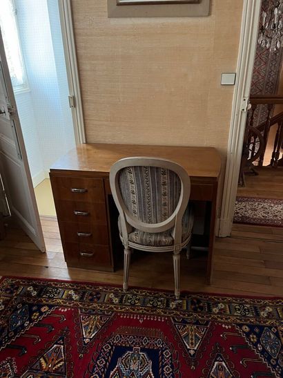 CHAIR with round seat and tapered legs and...