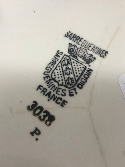 IMPORTANT LOT of various jugs (some signed):...