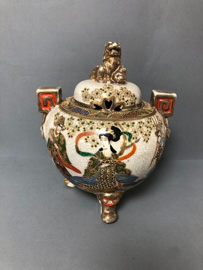 SATSUMA, 
Grand vase et brûle parfum. 
H....
