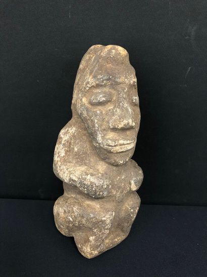 STATUETTE en pierre Kissi 
H : 25 cm.