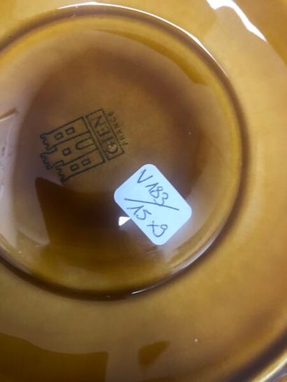 GIEN :
Earthenware artichoke serving set:
8...