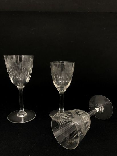 BACCARAT :
Crystal glassware set including:
-...