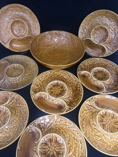 GIEN :
Earthenware artichoke serving set:
8...