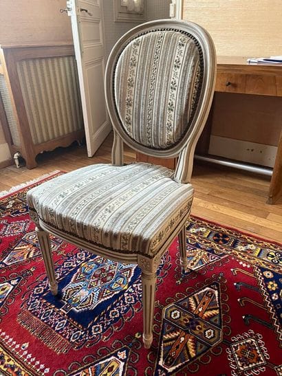 CHAIR with round seat and tapered legs and...
