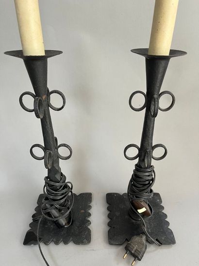 Pair of modern lamps in black lacquered metal
Decorated...