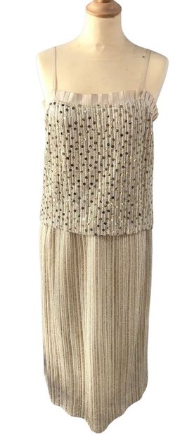 CHRISTIAN DIOR BOUTIQUE:
Ruffled cardigan...