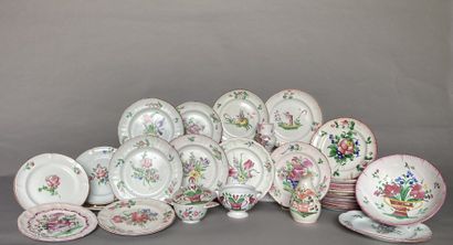 Twenty-six Eastern earthenware ASSIETTES,...