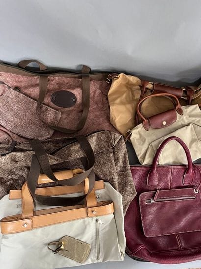 IMPORTANT LOT of handbags and travel bags...