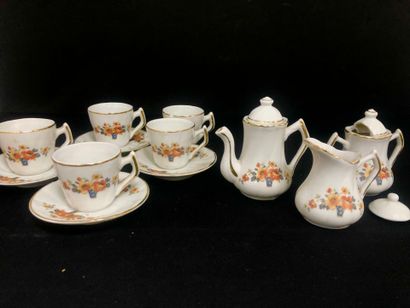 DINETTE : Partie de service à café en porcelaine...