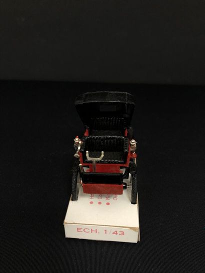 MINIALUXE :
Oldsmobile, 1902, Curved Dask...
