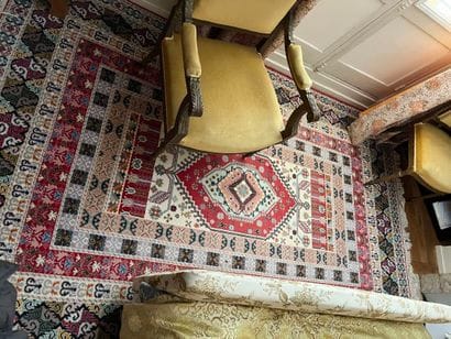 Persian RUG.
273 x 178 cm.
As is.
By appointment...