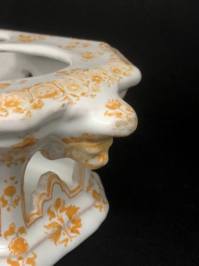 MOUSTIERS :
An openwork earthenware oil stand...
