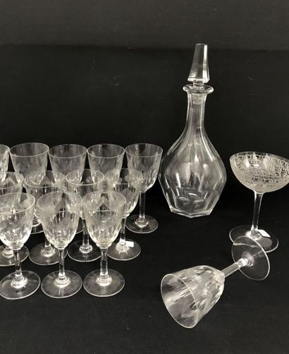 BACCARAT :
Crystal glassware set including:
-...