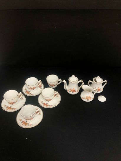 DINETTE : Partie de service à café en porcelaine...