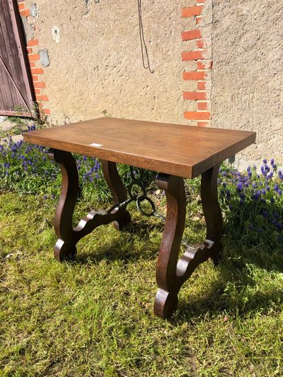 TABLE en bois naturel, dans le goût Espagnol...