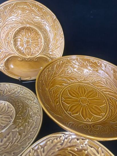 GIEN :
Earthenware artichoke serving set:
8...