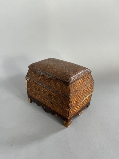 SMALL JEWELRY CASE in straw marquetry. With...