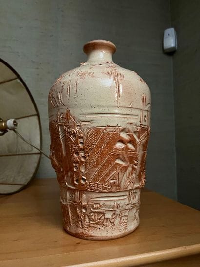 Ceramic VASE with abstract engraved decoration.
Signed...